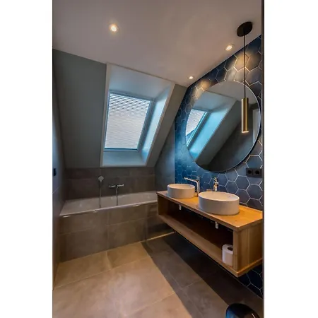 Modern 8 Person In Texel