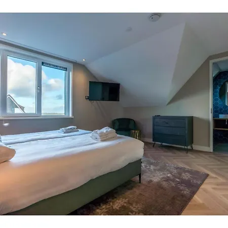 Modern 8 Person In Texel Vakantiehuis *